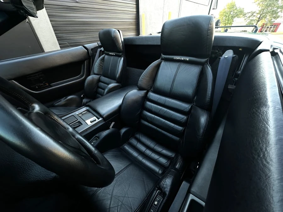 1990 Chevrolet Corvette C4 - Image 25 of 31