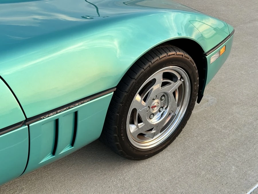 1990 Chevrolet Corvette C4 - Image 23 of 31