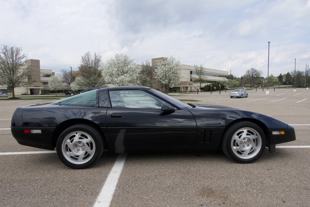 1990 Chevrolet Corvette C4 ZR1 - Image 19 of 31