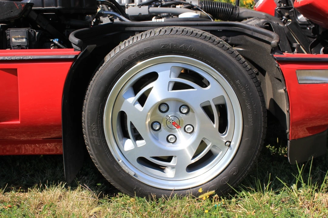 1990 Chevrolet Corvette C4 ZR1 - Image 11 of 21