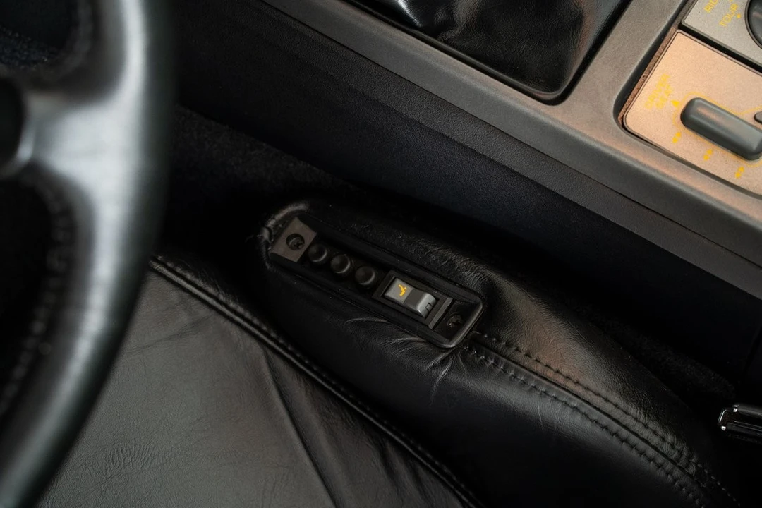 1990 Chevrolet - Image 25 of 31