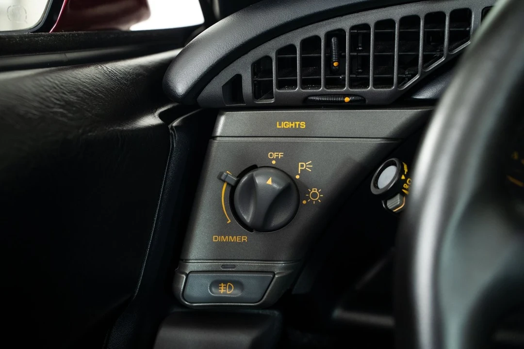 1990 Chevrolet - Image 26 of 31