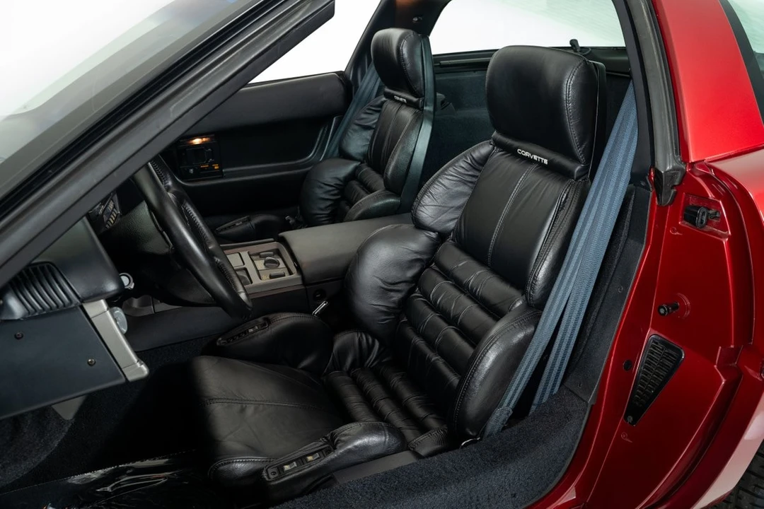 1990 Chevrolet - Image 22 of 31