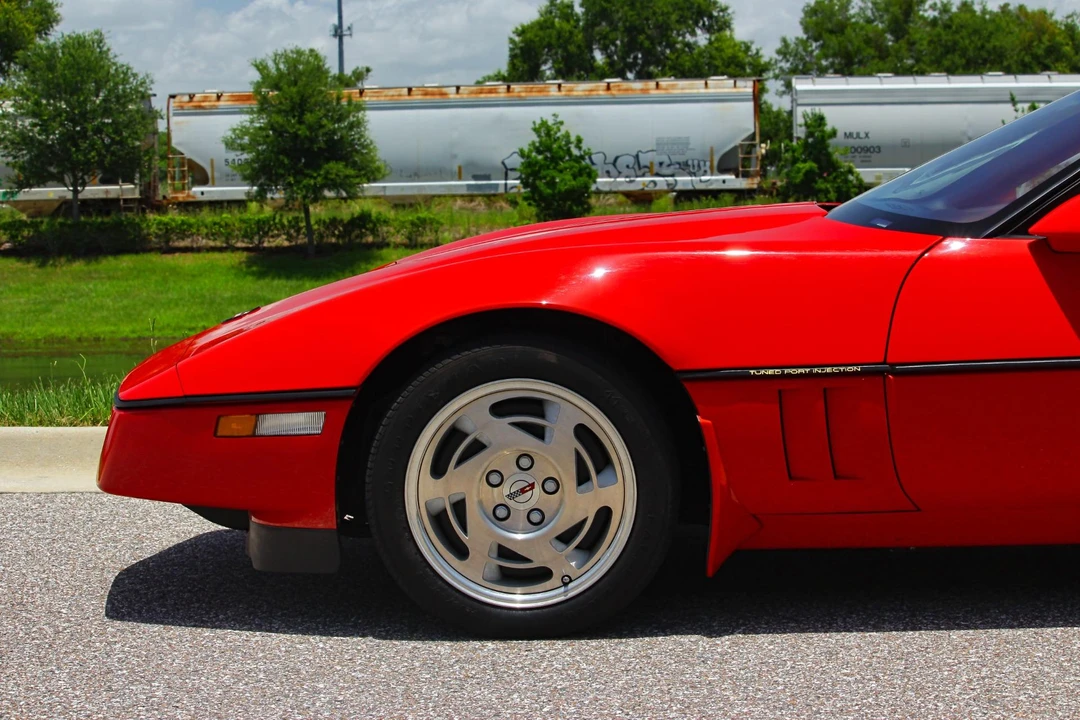 1990 Chevrolet Corvette C4 ZR1 - Image 28 of 31