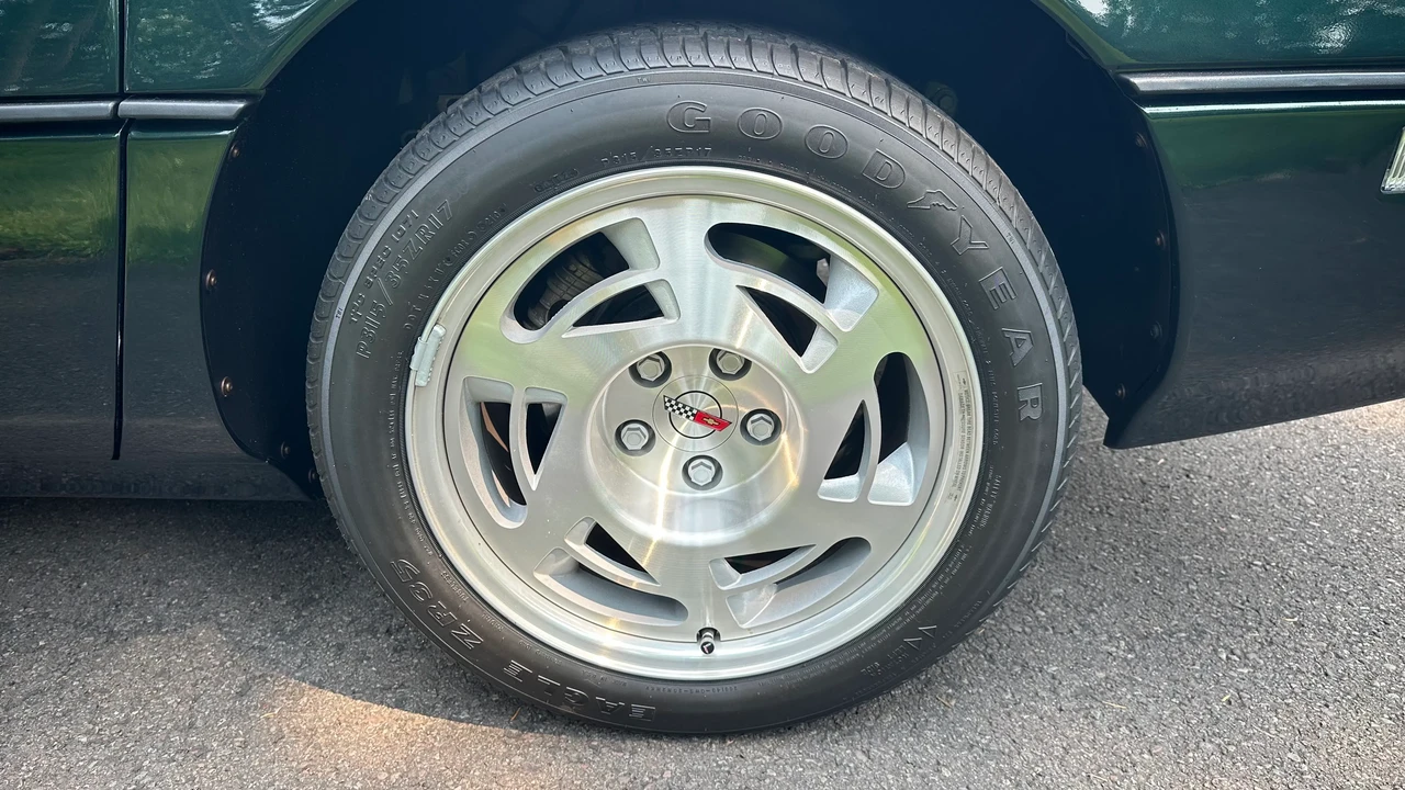 1990 Chevrolet Corvette C4 ZR1 - Image 21 of 31