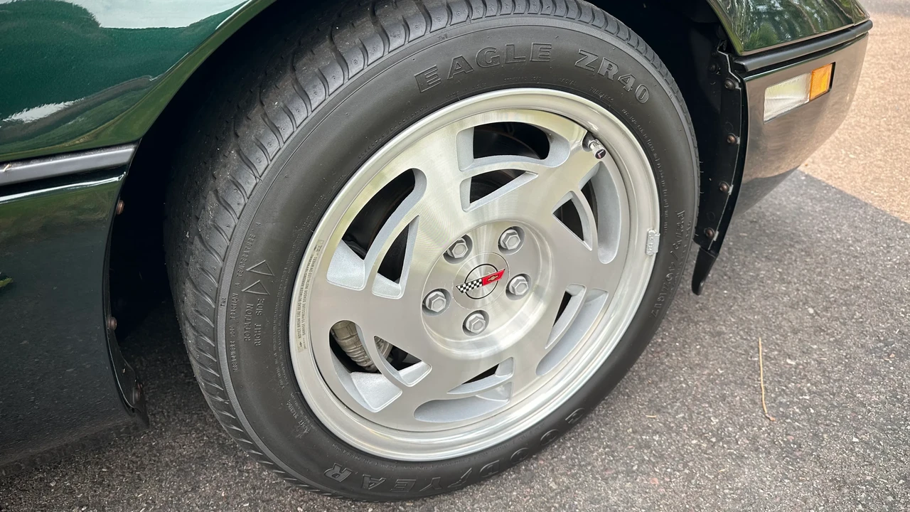 1990 Chevrolet Corvette C4 ZR1 - Image 24 of 31