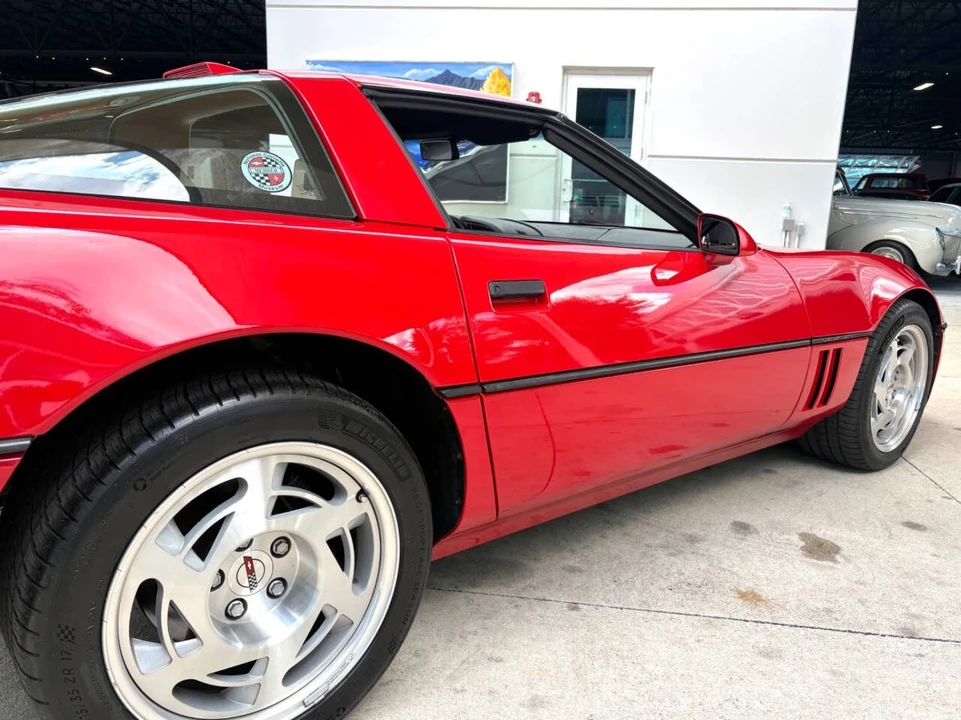 1990 Chevrolet - Image 18 of 31