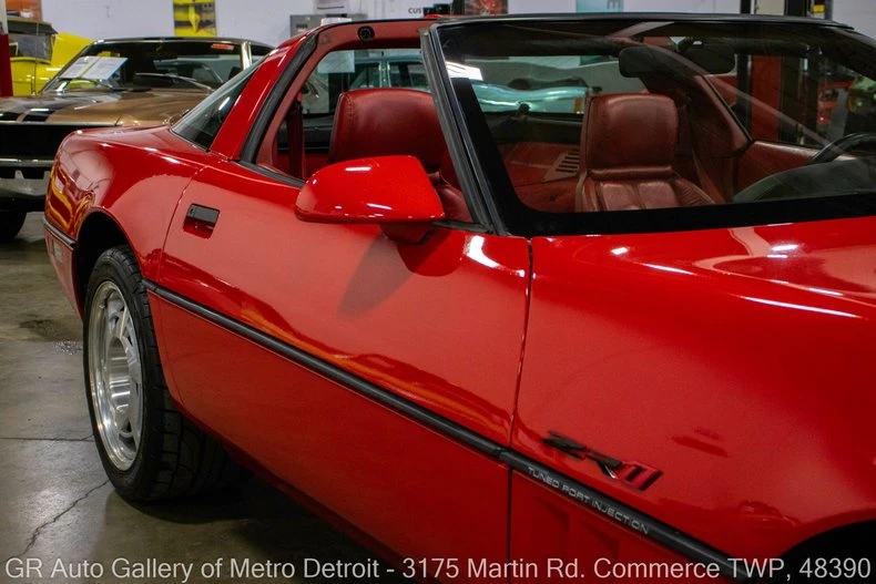 1990 Chevrolet Corvette C4 ZR1 - Image 25 of 31