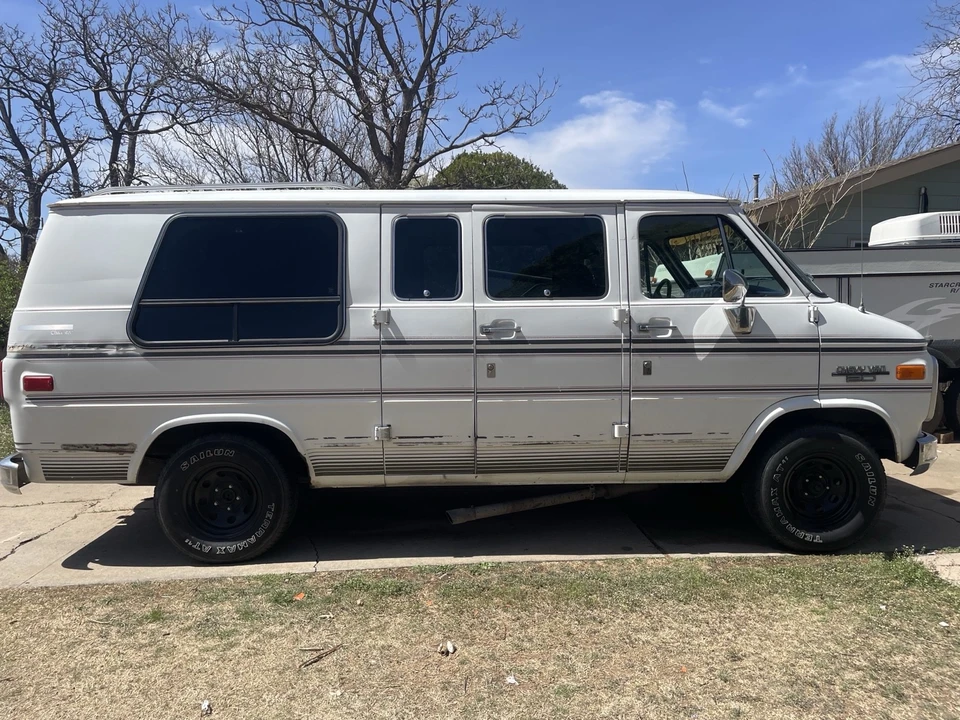 1990 Chevrolet G-Series Van - Image 2 of 15