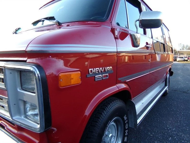 1990 Chevrolet G-Series Van - Image 2 of 31