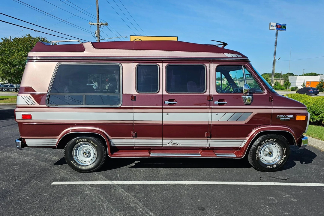 1990 Chevrolet G-Series Van - Image 3 of 31