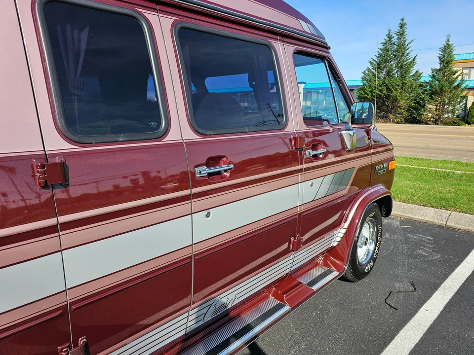 1990 Chevrolet G-Series Van - Image 21 of 31