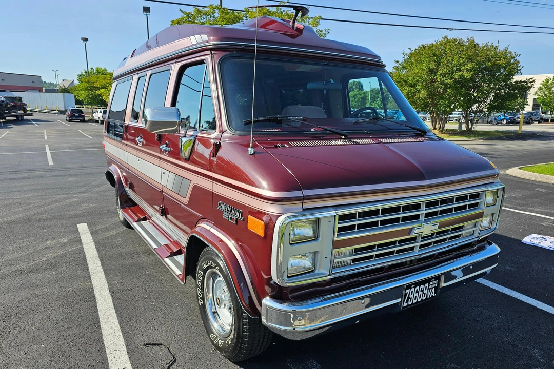 1990 Chevrolet G-Series Van - Image 2 of 31
