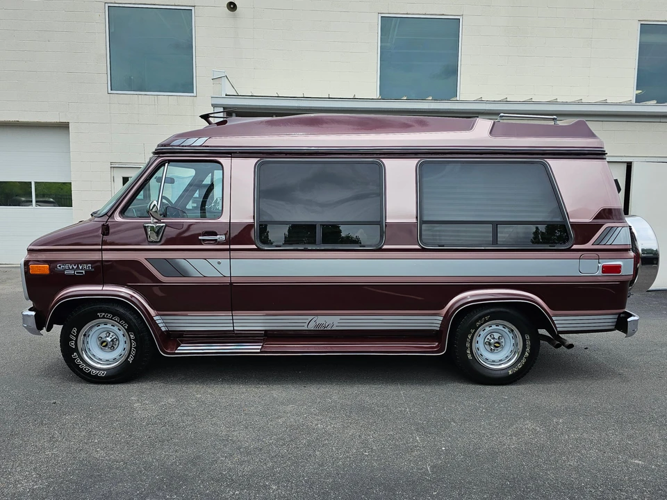 1990 Chevrolet G-Series Van - Image 9 of 31