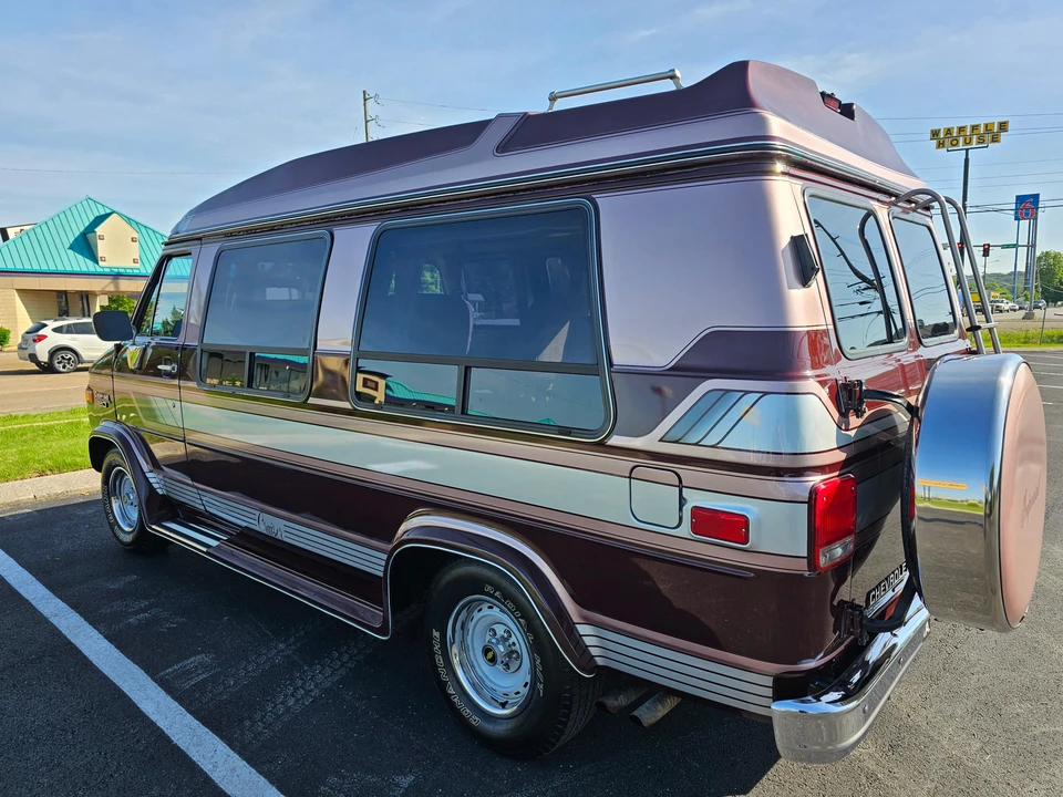 1990 Chevrolet G-Series Van - Image 10 of 31