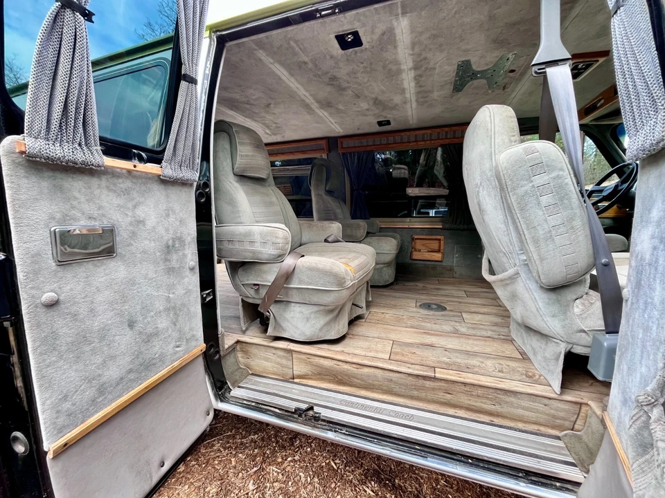 1990 Chevrolet G-Series Van - Image 18 of 21