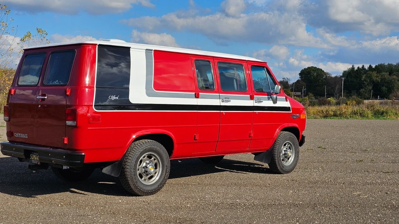 1990 Chevrolet G-Series Van - Image 2 of 21