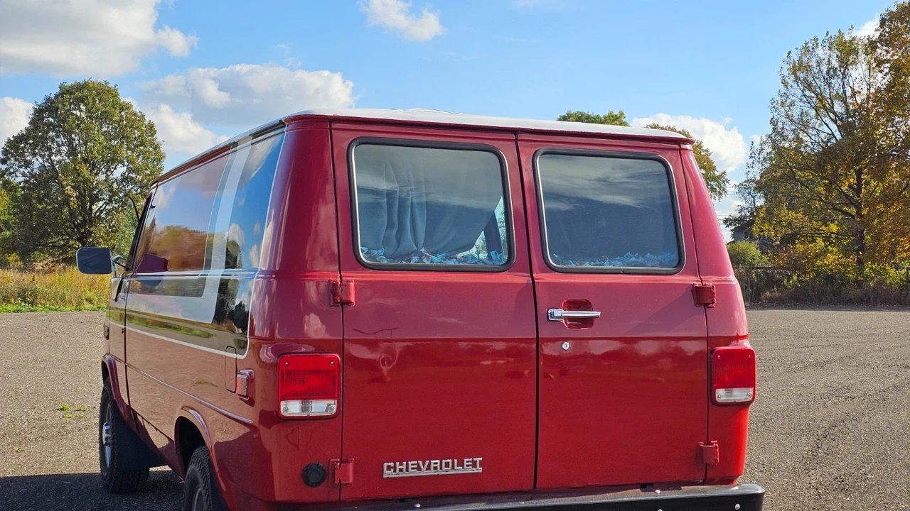 1990 Chevrolet G-Series Van - Image 8 of 21