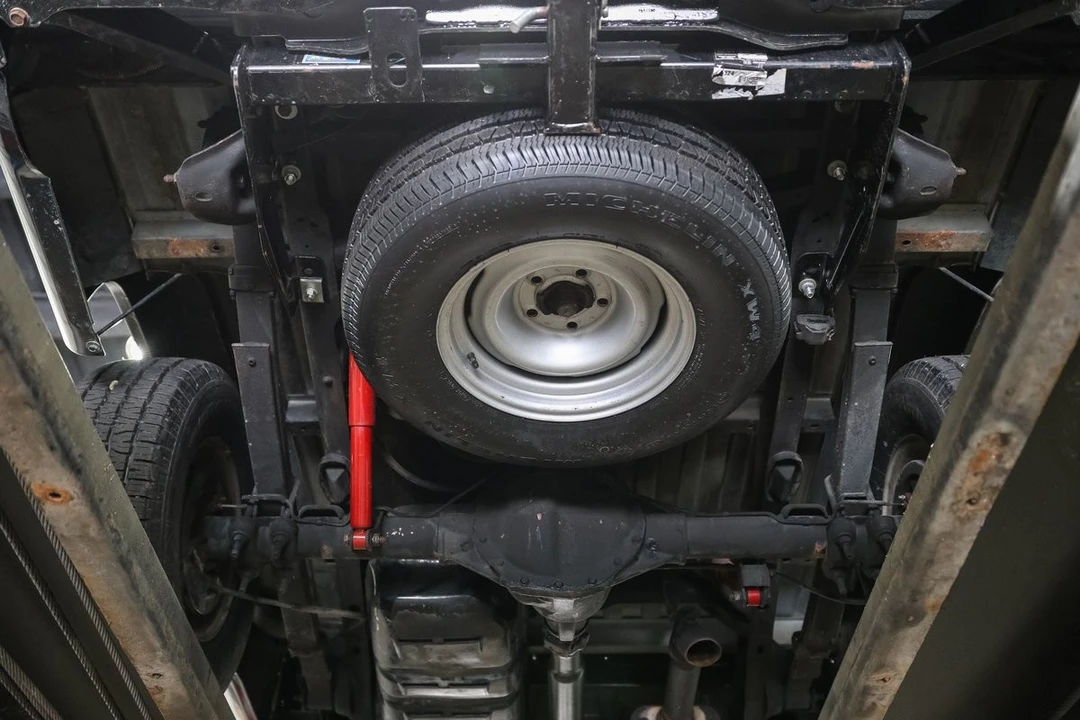 1990 Chevrolet SS - Image 23 of 27