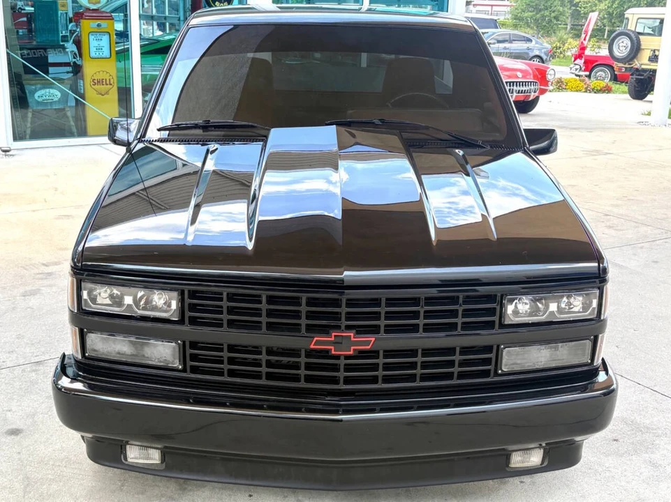 1990 Chevrolet C/K - Image 3 of 31