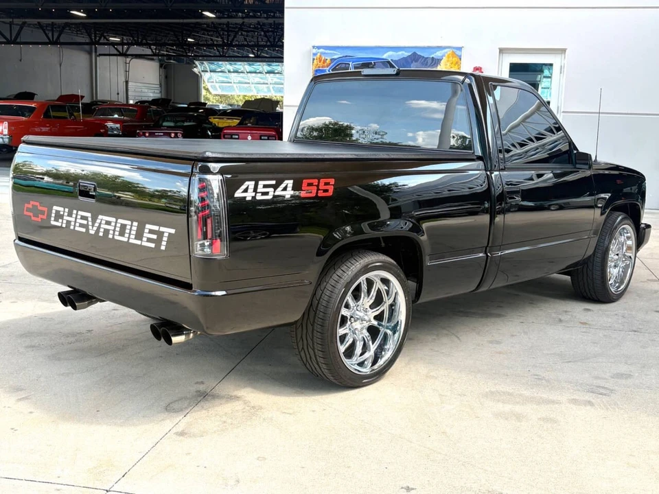 1990 Chevrolet C/K - Image 6 of 31