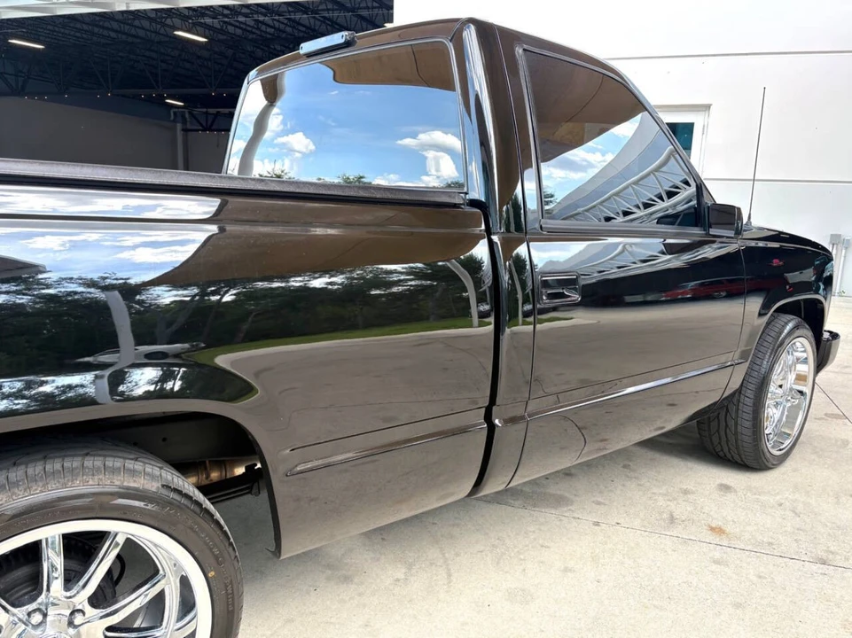 1990 Chevrolet C/K - Image 17 of 31