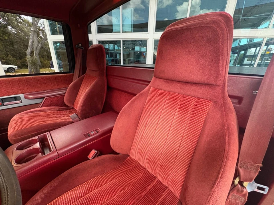 1990 Chevrolet C/K - Image 25 of 31