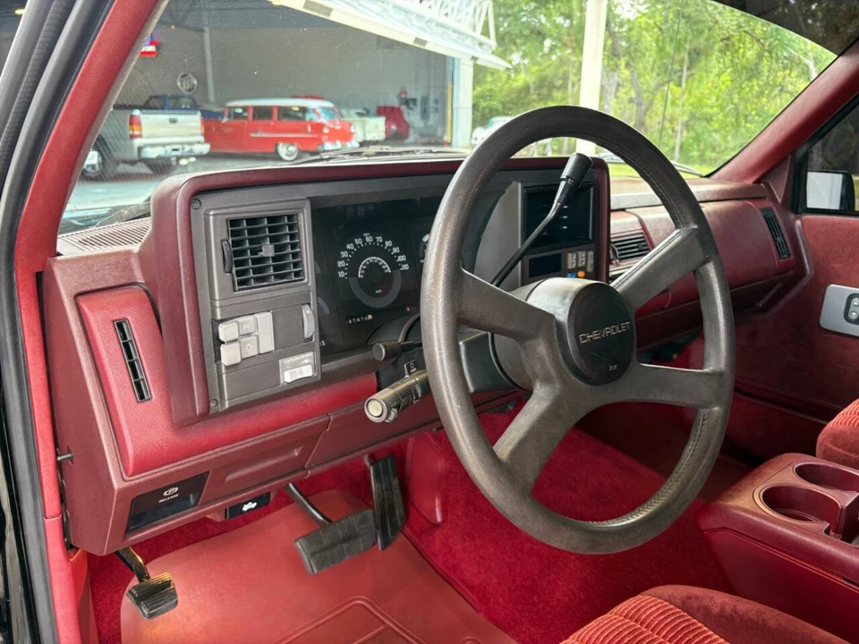 1990 Chevrolet C/K - Image 23 of 31