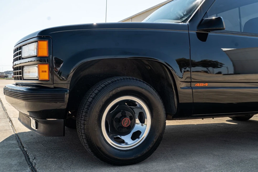 1990 Chevrolet 454 SS - Image 16 of 31
