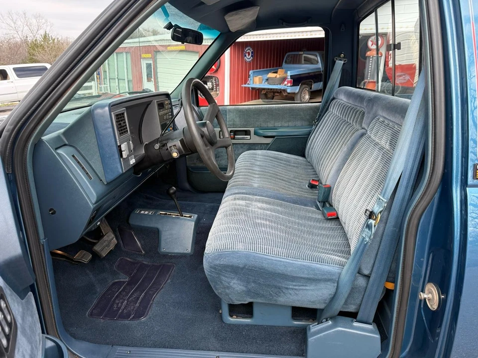 1990 Chevrolet C/K 4th Gen - Image 27 of 31