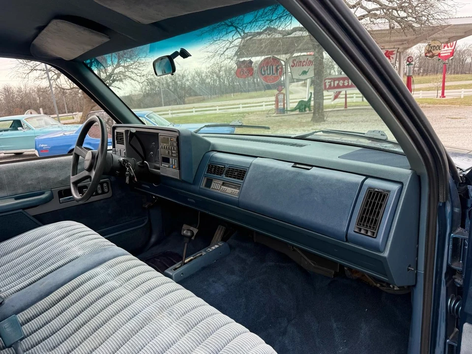 1990 Chevrolet C/K 4th Gen - Image 24 of 31