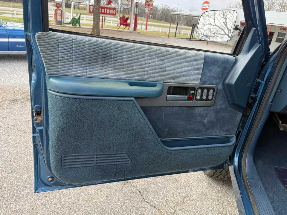 1990 Chevrolet C/K 4th Gen - Image 20 of 31