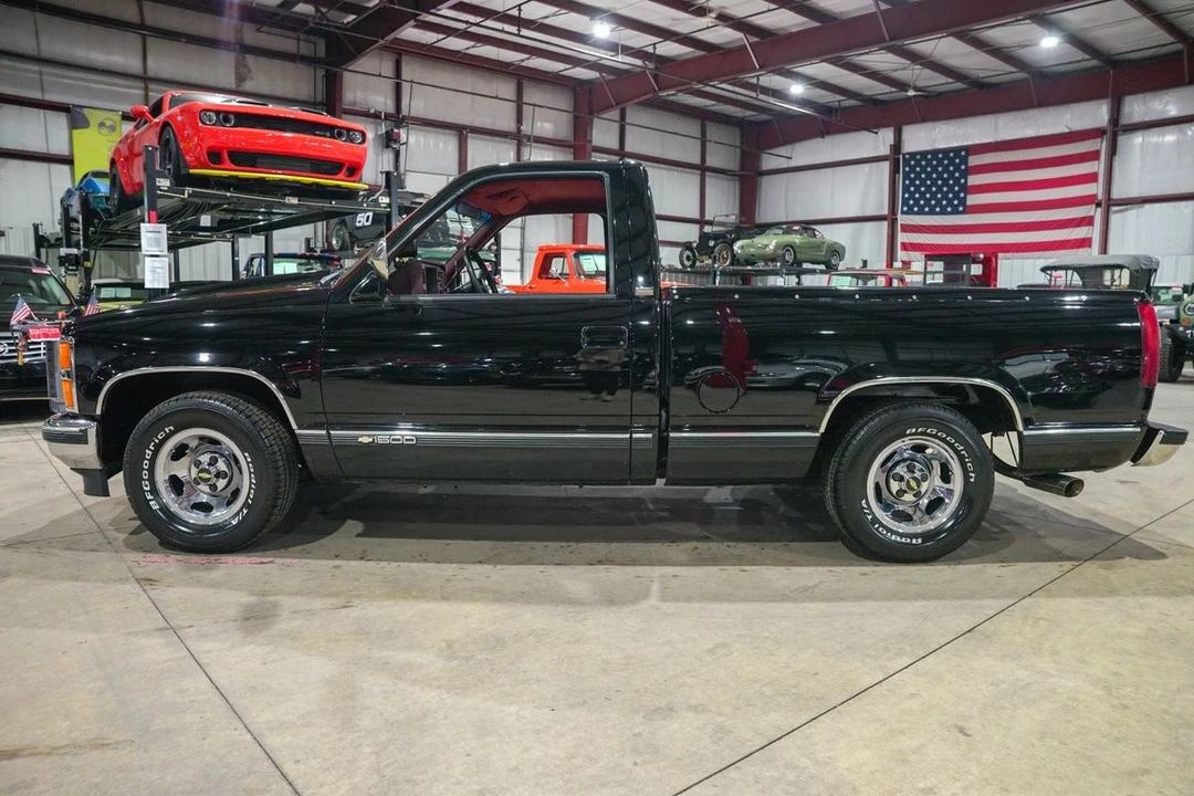 1990 Chevrolet C/K 4th Gen - Image 4 of 31