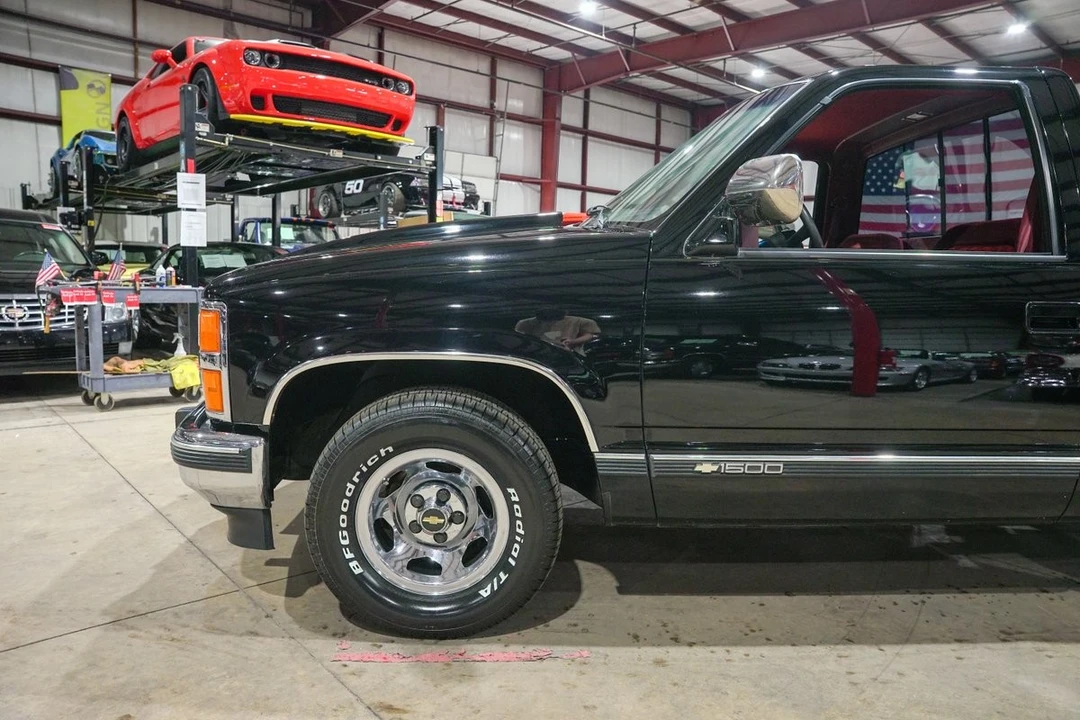 1990 Chevrolet C/K 4th Gen - Image 3 of 31