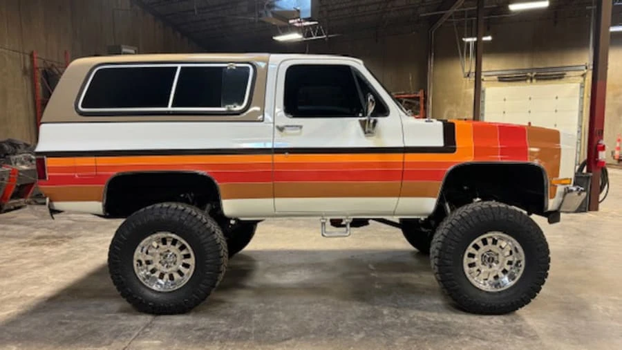 1990 Chevrolet K5 Blazer 2nd Gen - Image 2 of 16