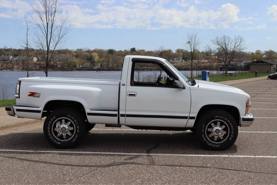1990 Chevrolet K5 Blazer 2nd Gen - Image 2 of 10