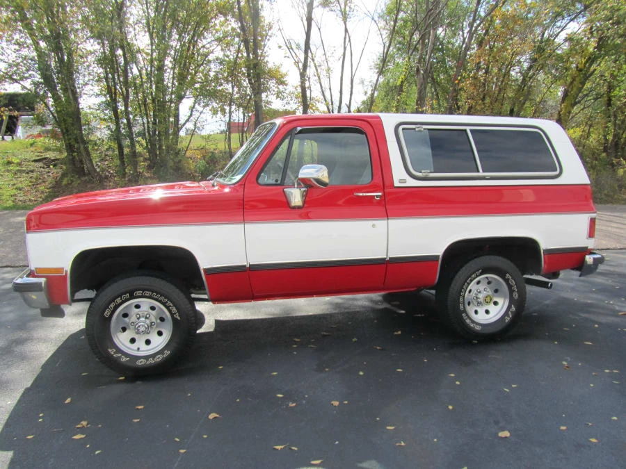 1990 Chevrolet K5 Blazer 2nd Gen - Image 2 of 10