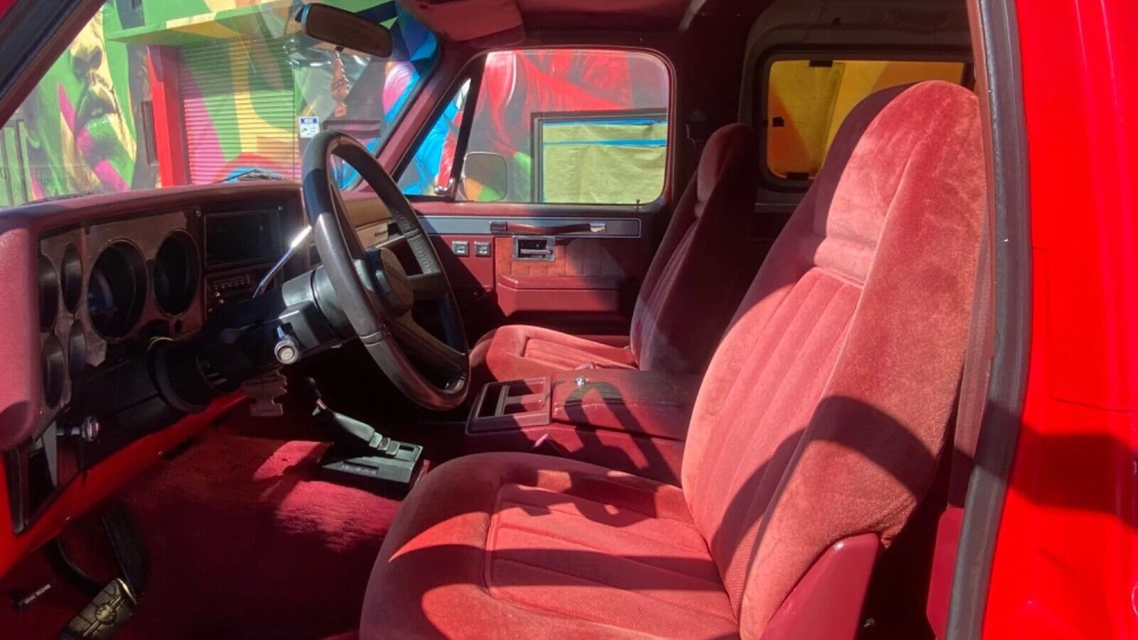 1990 Chevrolet K5 Blazer 2nd Gen - Image 4 of 16
