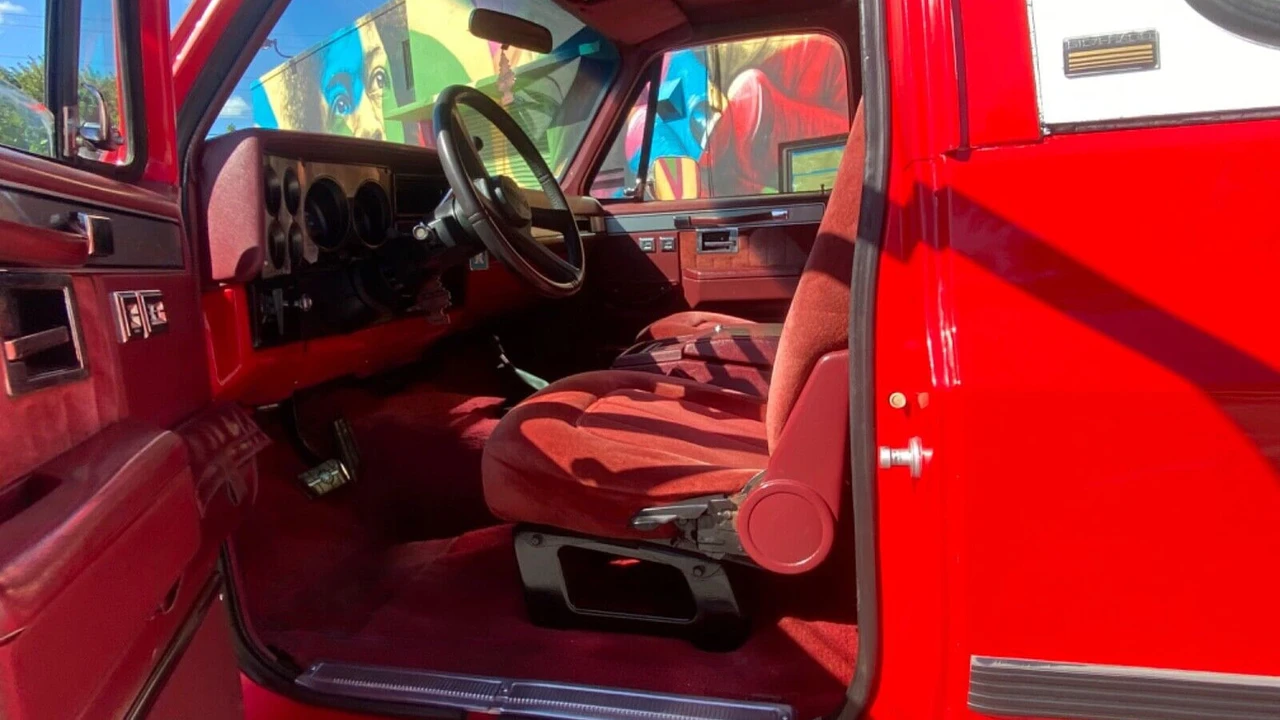 1990 Chevrolet K5 Blazer 2nd Gen - Image 5 of 16