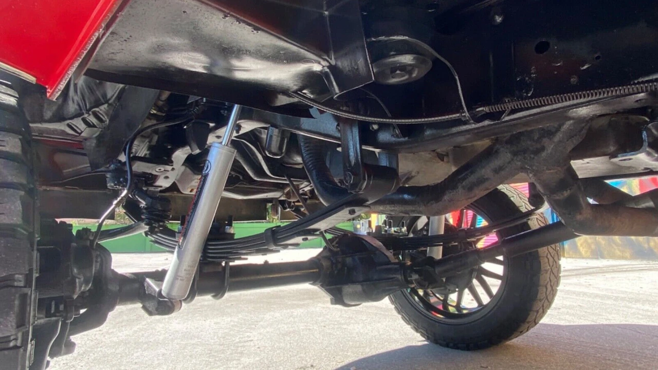 1990 Chevrolet K5 Blazer 2nd Gen - Image 7 of 16