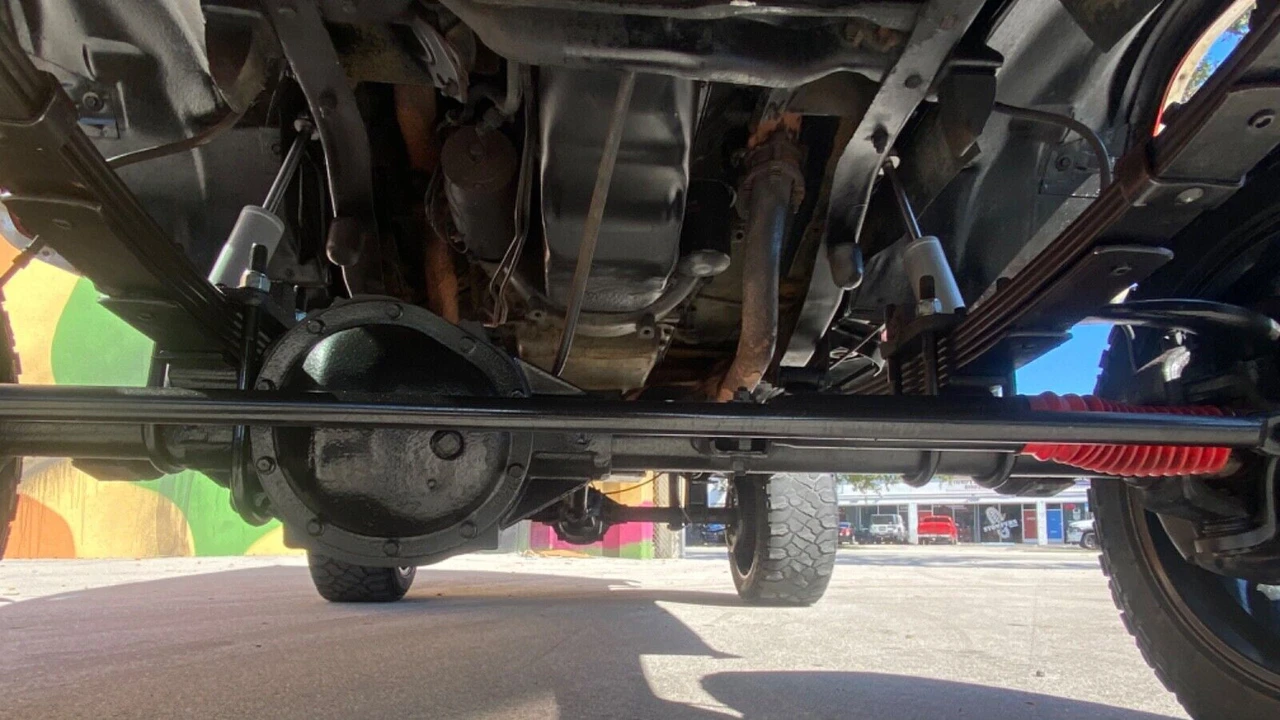 1990 Chevrolet K5 Blazer 2nd Gen - Image 8 of 16