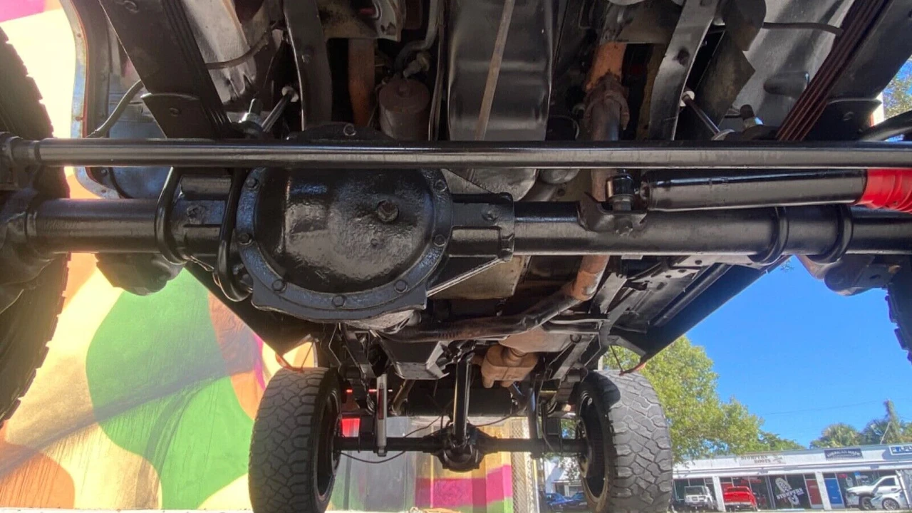 1990 Chevrolet K5 Blazer 2nd Gen - Image 9 of 16