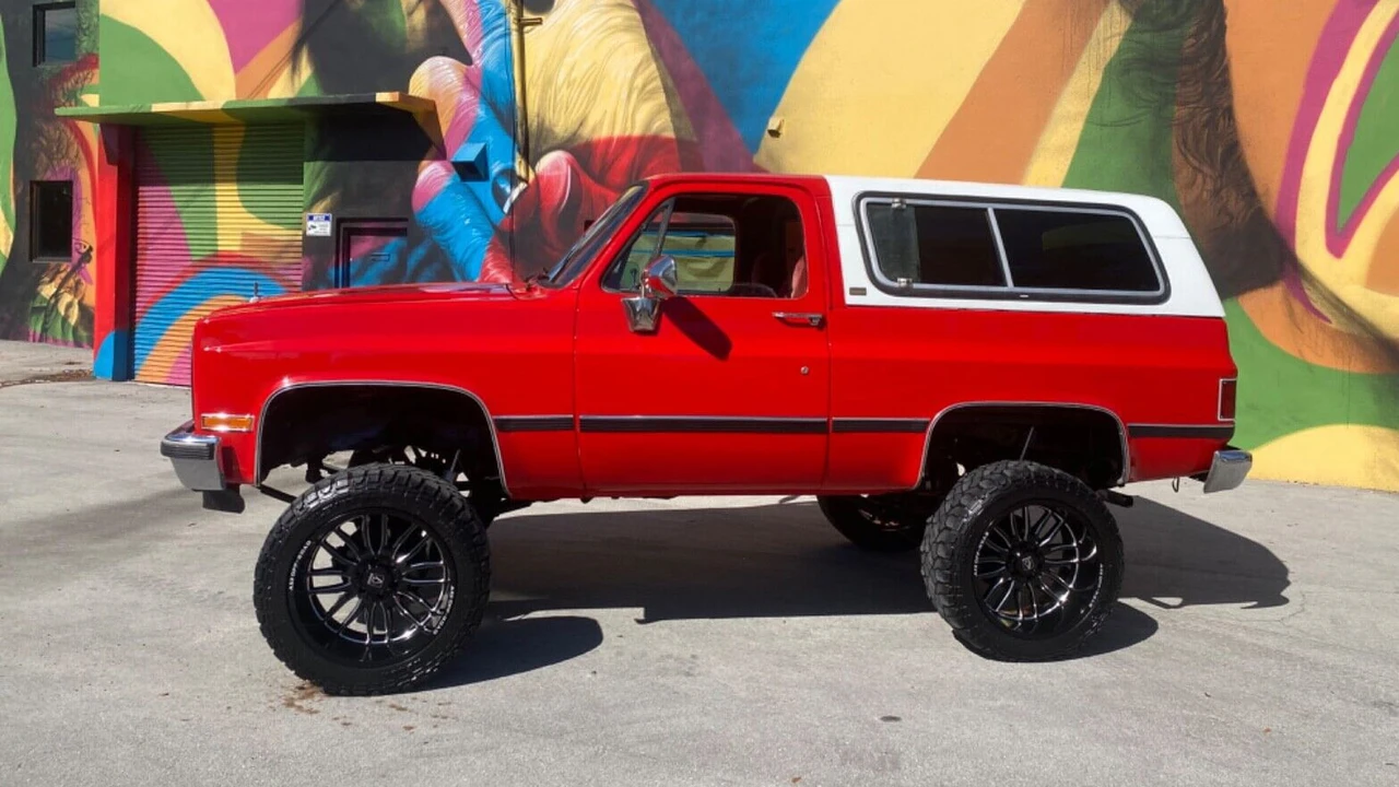 1990 Chevrolet K5 Blazer 2nd Gen - Image 10 of 16