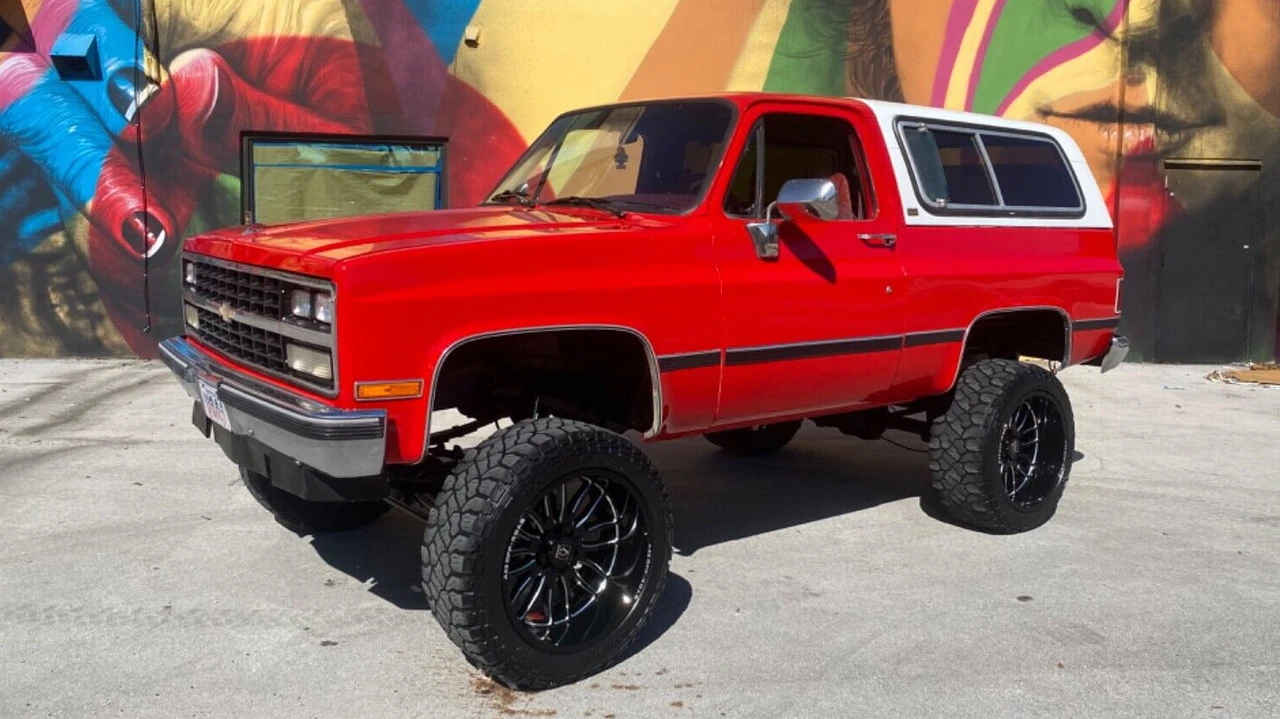 1990 Chevrolet K5 Blazer 2nd Gen - Image 11 of 16
