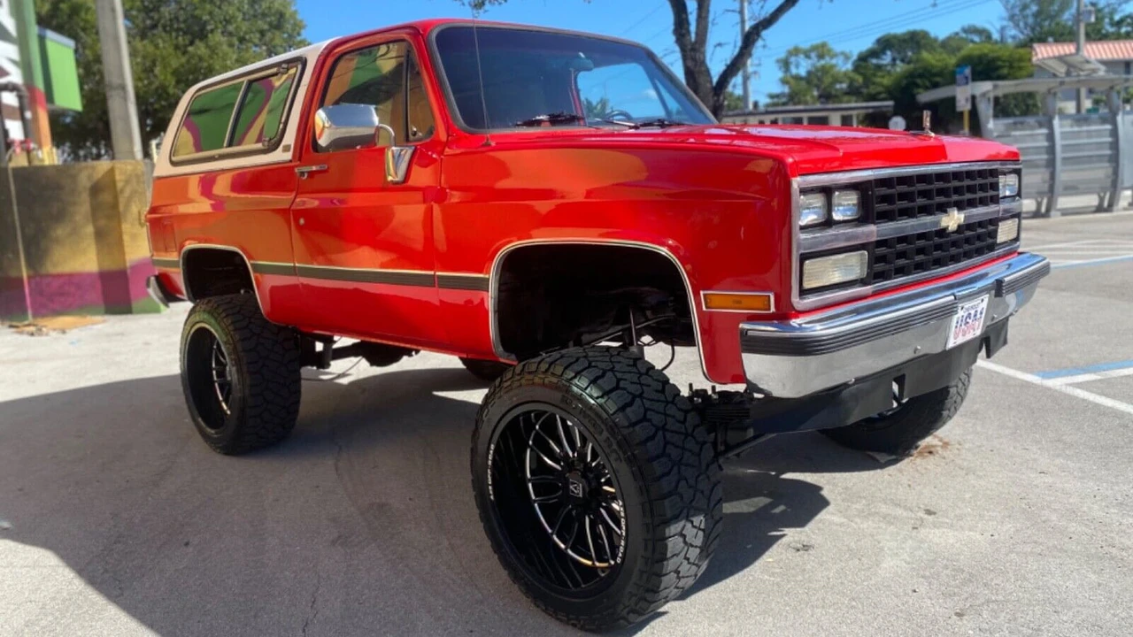 1990 Chevrolet K5 Blazer 2nd Gen - Image 13 of 16