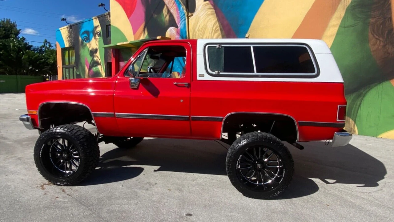 1990 Chevrolet K5 Blazer 2nd Gen - Image 15 of 16