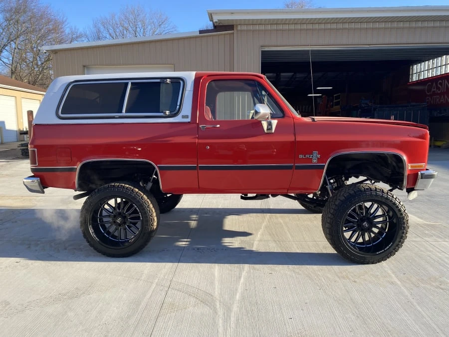1990 Chevrolet K5 Blazer 2nd Gen - Image 6 of 11