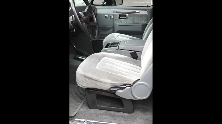 1990 Chevrolet K5 Blazer 2nd Gen - Image 9 of 10