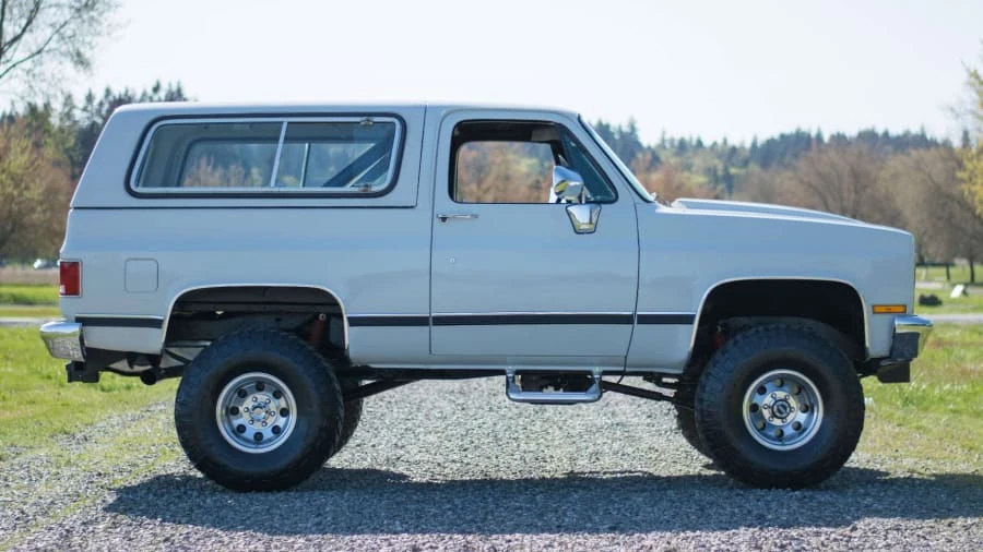 1990 Chevrolet K5 Blazer 2nd Gen - Image 10 of 11