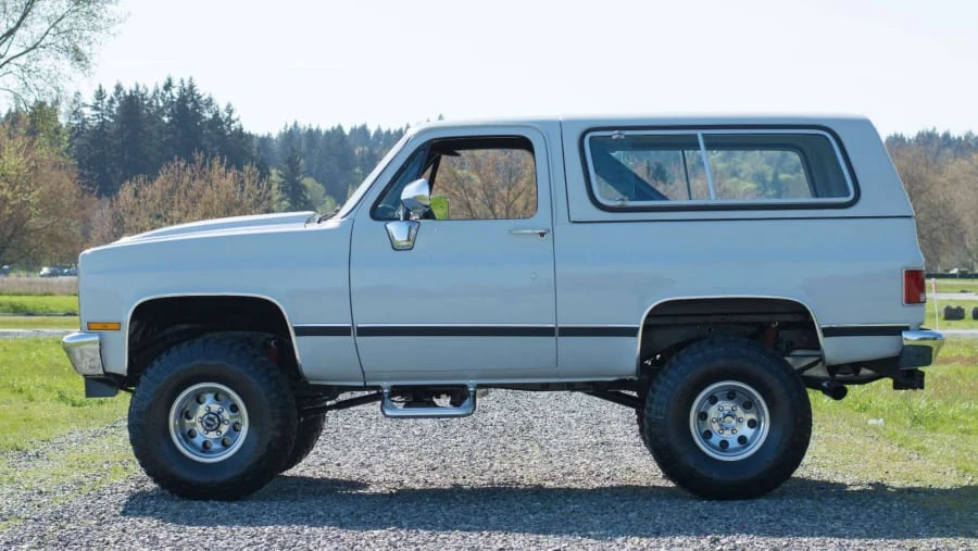 1990 Chevrolet K5 Blazer 2nd Gen - Image 2 of 11